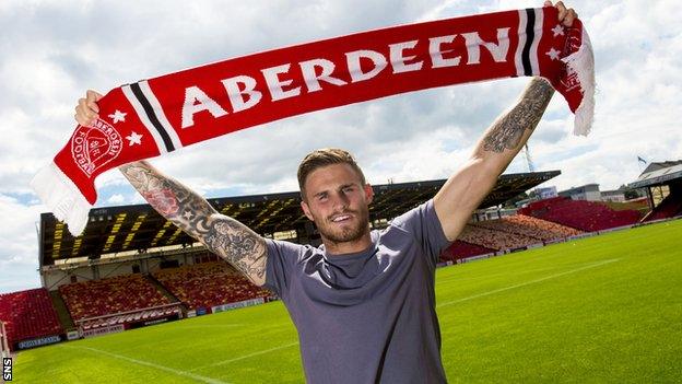 David Goodwillie is paraded at Pittodrie after penning a one-year contract