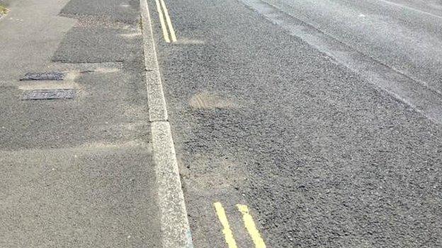 Gap in double yellow lines on Perrymount Road