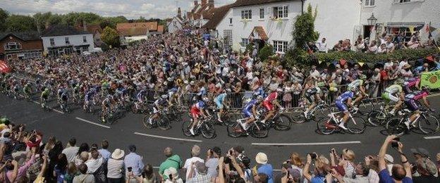 Spectators cheer as the pack passes during the third stage from Cambridge to London