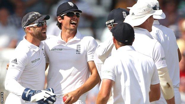 England celebrate a wicket at Trent Bridge