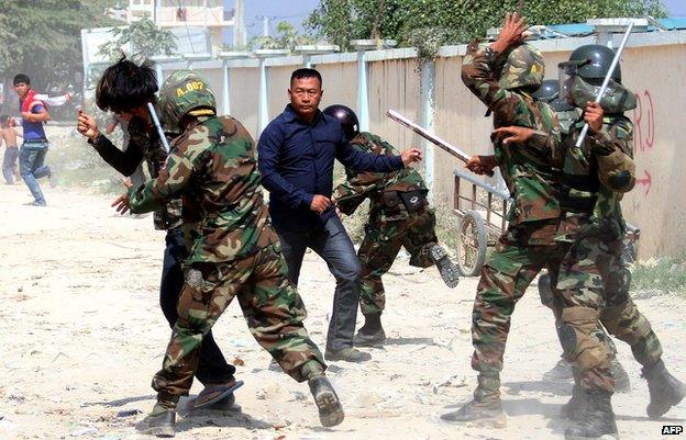 Cambodian soldiers clash with protesters during a garment workers' protest to demand higher wages in front of a factory in Phnom Penh on 2 January 2014.