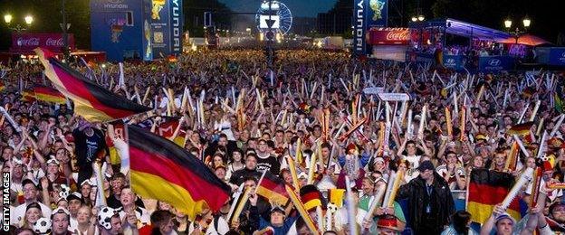 Public viewing at the Brandenburg Gate in Berlin