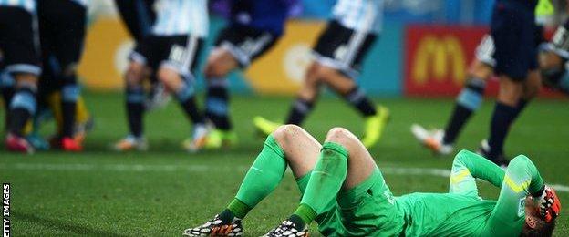 Argentina win the penalty shootout against Netherlands