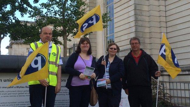 Picket at National Museum Cardiff