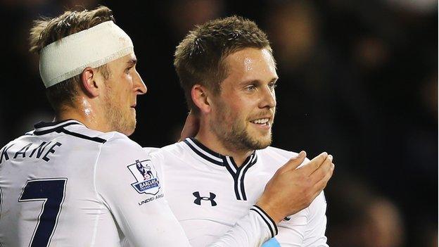 Gylfi Sigurdsson (right)