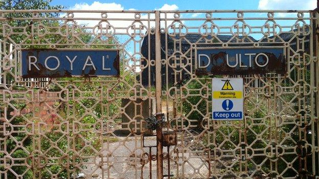 Royal Doulton factory gates