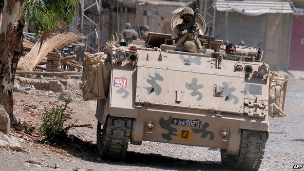 Pakistani soldiers patrol during a military operation against Taliban militants in North Waziristan (July 2014)