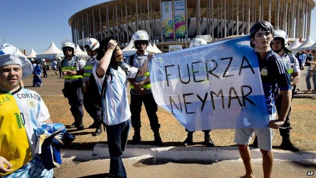 Argentine fans show support to Neymar in Brasilia