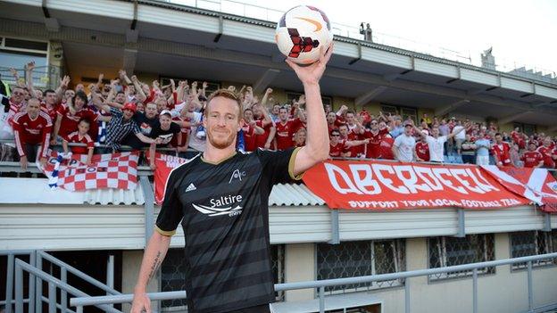 Aberdeen manager Derek McInnes hailed Irish striker Adam Rooney