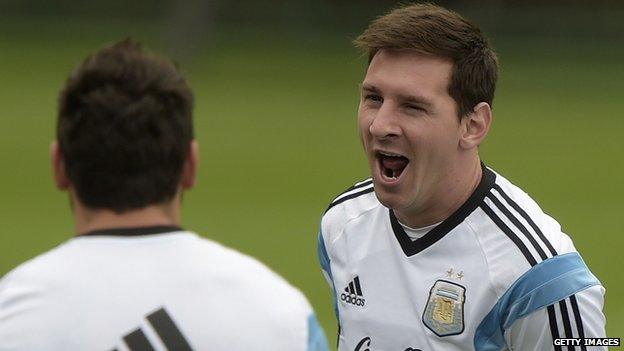 Lionel Messi yawning