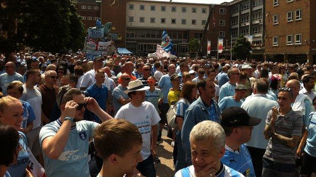 Fans gather at Broadgate