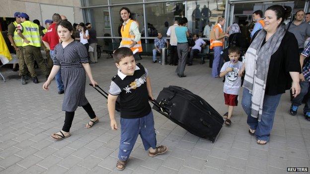 Palestinians at Israel's Erez Crossing (13 July 2014)