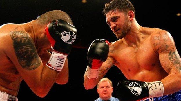 Nathan Cleverly moves in on Alejandro Emilio Valori