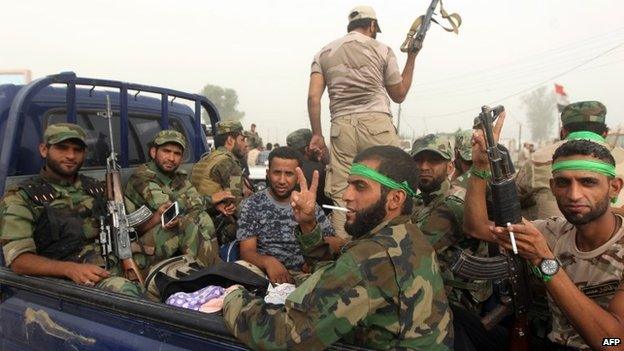 Shia militiamen loyal to Moqtada Sadr in Samarra (13 July 2014)