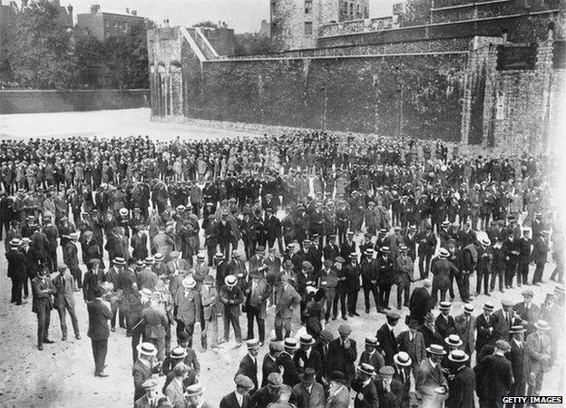 Recruits swearing in to join the Royal Fusiliers at the Tower of London on 29 August 1914, at the start of WW1