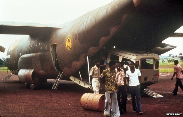 Unloading the Landover from the C-130 plane in Bumba