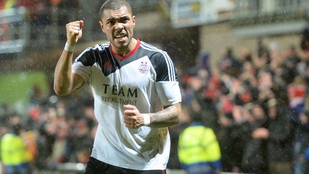 Josh Magennis has signed a three year deal with Kilmarnock