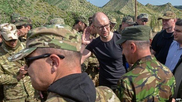 Arseniy Yatsenyuk (C) speaks with servicemen during a visit to headquarters of Ukrainian forces near small Ukrainian city of Izyum, in Kharkiv region on July 16