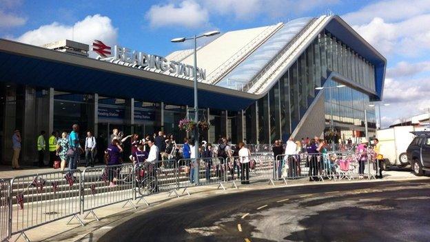 Reading Station waiting for the Queen