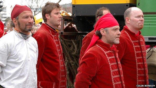 Colin Bordley (far right) with his fellow Lilliputians