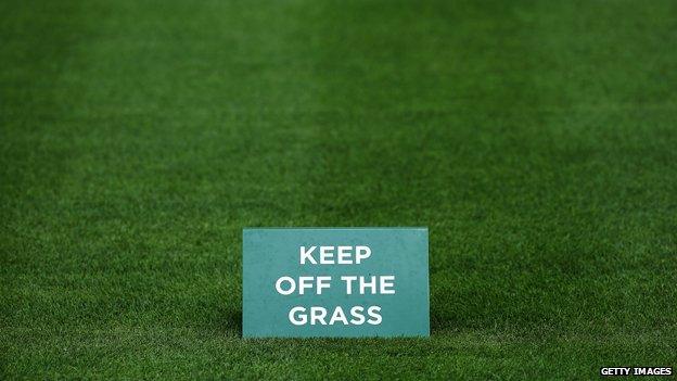 Keep off the grass sign