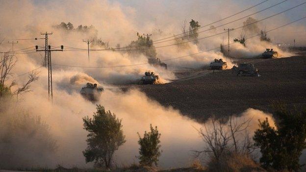 Israeli tanks manoeuvre outside the northern Gaza Strip - 19 July 2014