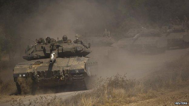 An Israeli convoy manoeuvres outside central Gaza Strip, 19 July 2014