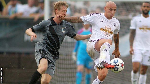 Jonjo Shelvey on the ball for Swansea in their friendly against Minnesota United