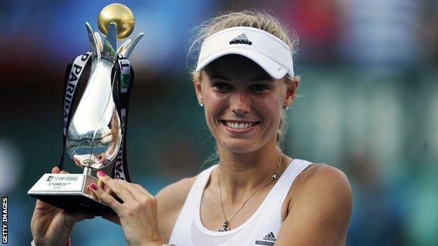 Caroline Wozniacki lifts the Istanbul Cup trophy