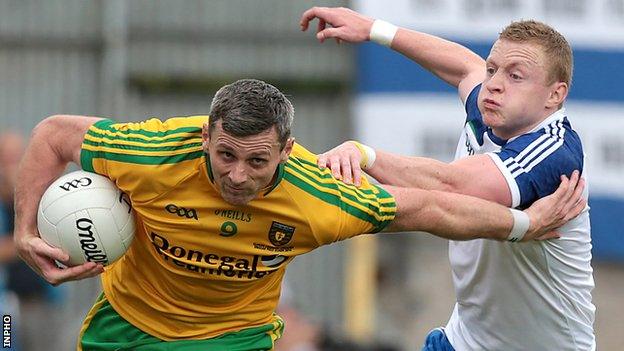 Donegal's Christy Toye and Monaghan's Colin Walshe