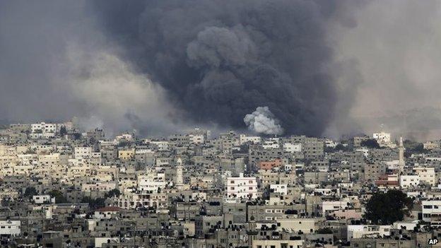 Smoke rises from explosions caused by an Israeli missile strike in the Shejaiya neighbourhood in Gaza City, northern Gaza Strip, 20 July 2014