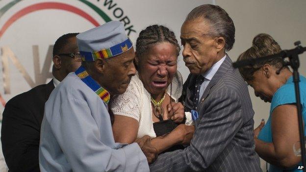 Esaw Garner (centre) and the Reverend Al Sharpton (right) appeared at a rally in New York on 19 July 2014