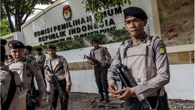 Indonesian police stand guard around the Indonesia general election commission building as Indonesia awaits results of presidential election on 22 July 2014 in Jakarta, Indonesia