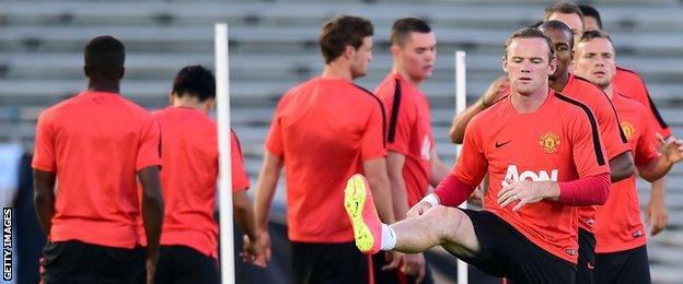 Manchester United players training