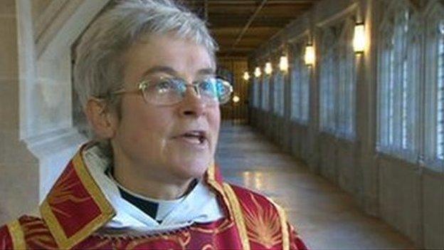 Very Revd Dr Frances Ward