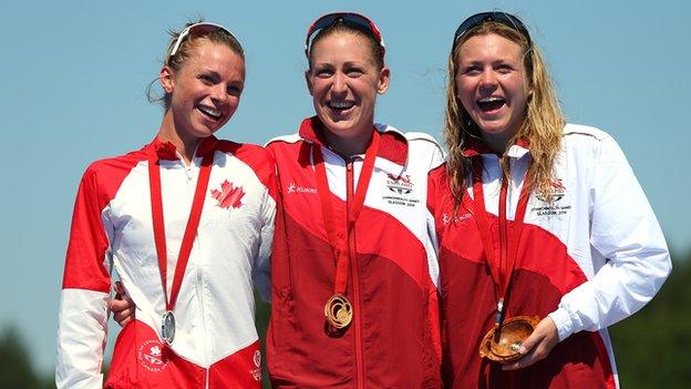 Jodie Stimpson (centre) and Vicky Holland (right) with their triathlon medals