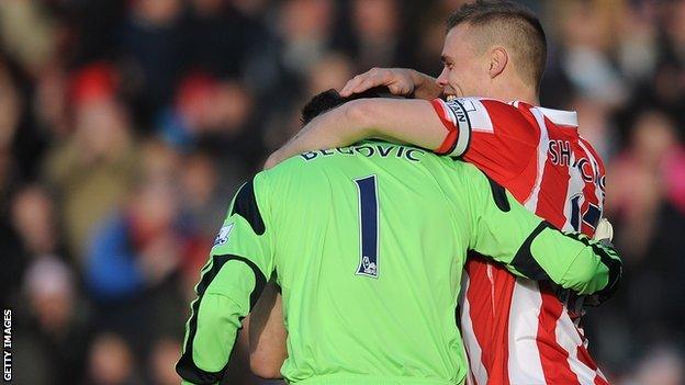 Asmir Begovic (l) Ryan Shawcross (r)