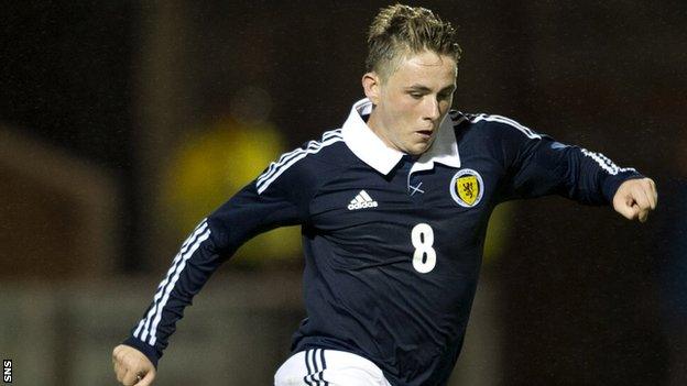 Scott Allan has signed a two-year contract with Hibernian