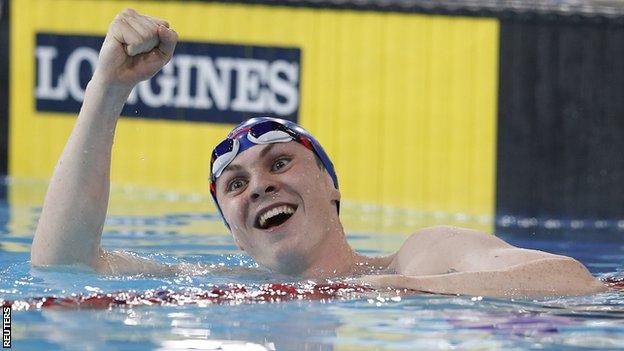 Ross Murdoch pipped Michael Jamieson to the gold medal in the men's 200m breaststroke