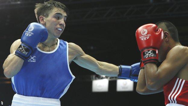 Conlan lands a punch in a one-sided last 32 contest