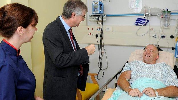 Health Minister Mark Drakeford meets patient Kevin Pace