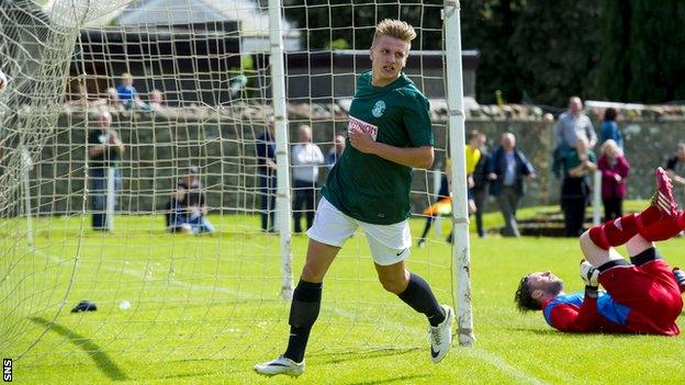 Hibernian forward Jason Cummings