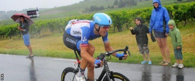 The rain is still falling as Ramunas Navardauskas makes a late escape attempt