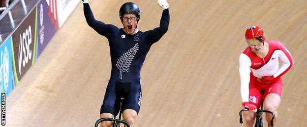 Jason Kenny loses to Sam Webster in the Commonwealth Games sprint final