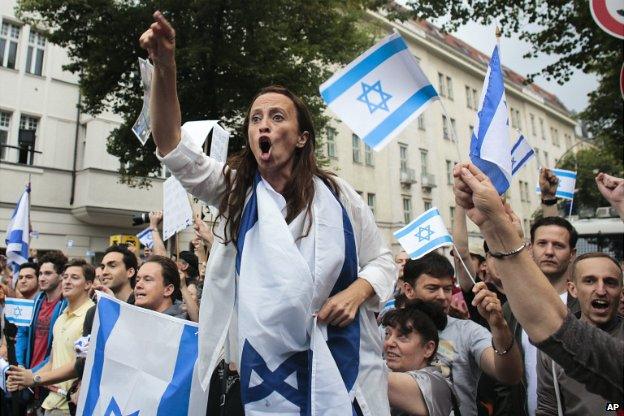 Pro-Israel demonstrators shout slogans while protesting in Berlin - 25 July 2014