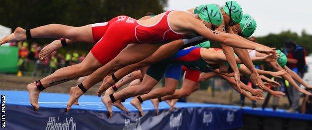 The start of the mixed team triathlon