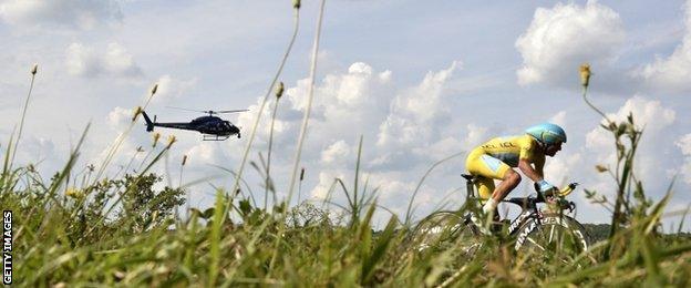 Vincenzo Nibali put on a strong showing in the time trial to cement his overall lead in the penultimate stage