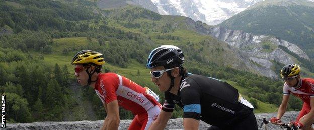 Geraint Thomas riding in the Alps