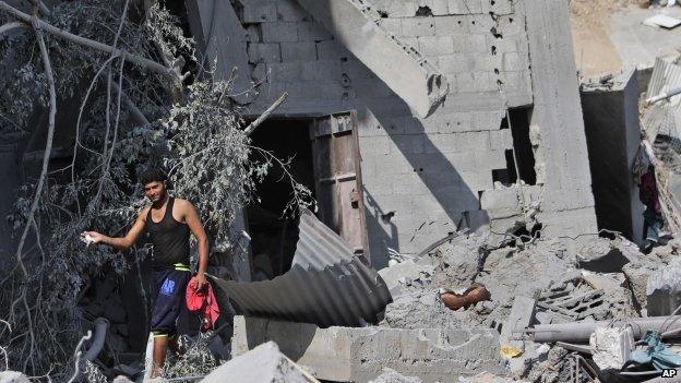 Houses destroyed by Israeli strikes in Beit Hanoun, northern Gaza Strip (27 July 2014)