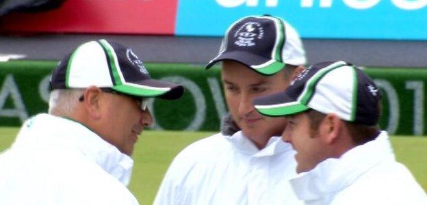 Northern Ireland bowlers Neil Mulholland, Paul Daly and Neil Booth were beaten by South Africa in the triples final at the Commonwealth Games